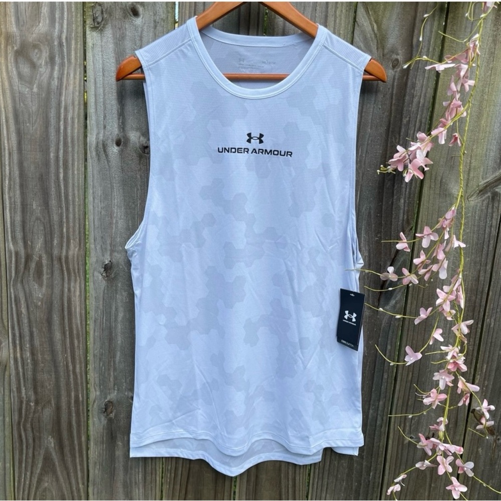 Under Armour White Sleeveless Tank Top women’s size M